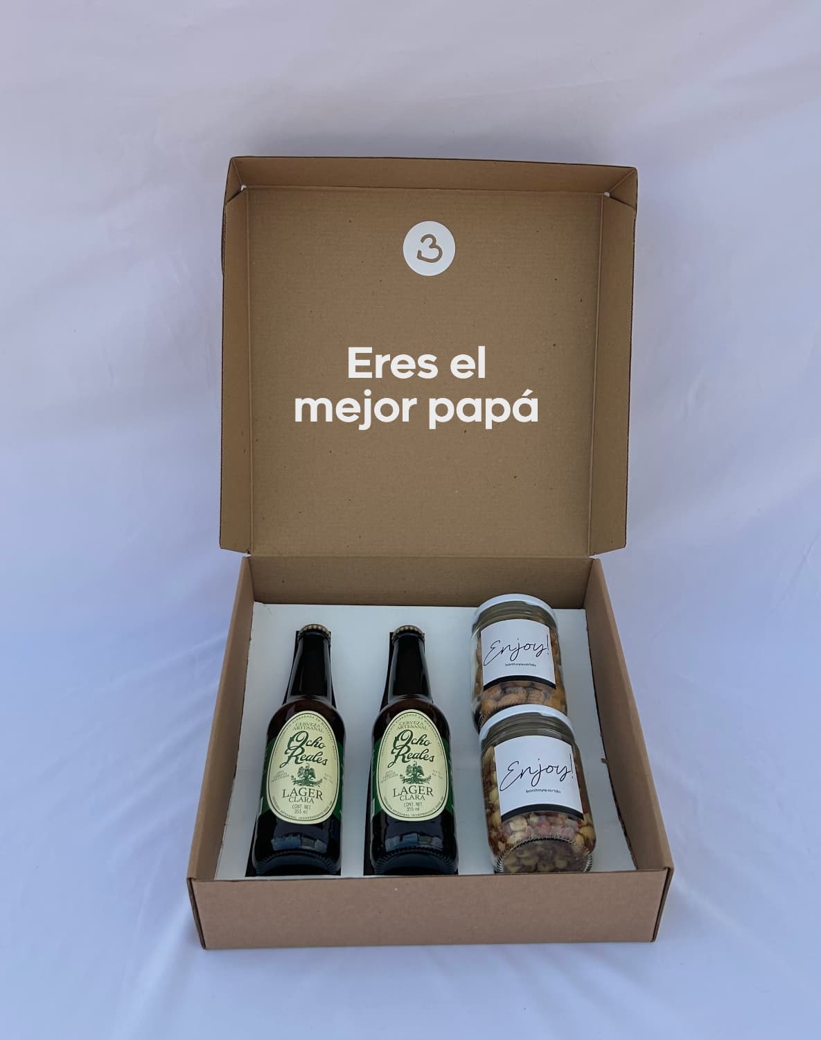 Caja con cervezas y botanas